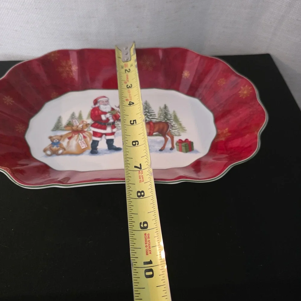Vintage Villeroy & Boch Toy's Fantasy Santa Scalloped Christmas Serving Bowl Red